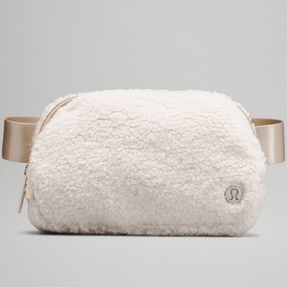 lululemon athletica Handbags - 🤍 NWT 🤍 Lululemon Everywhere Fleece Belt Bag - Ivory
